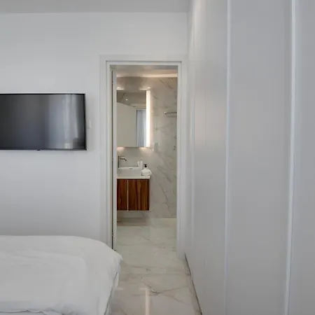 Oniro Makenzy * Larnaca