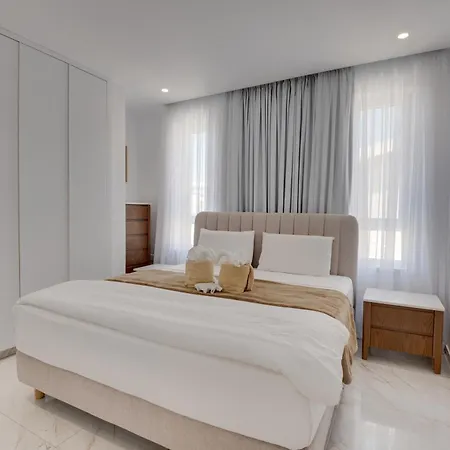 Oniro Makenzy * Larnaca