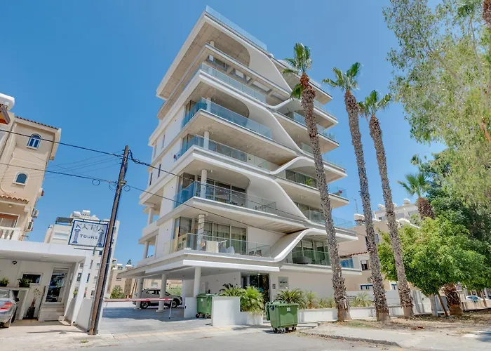 Oniro Makenzy Larnaca