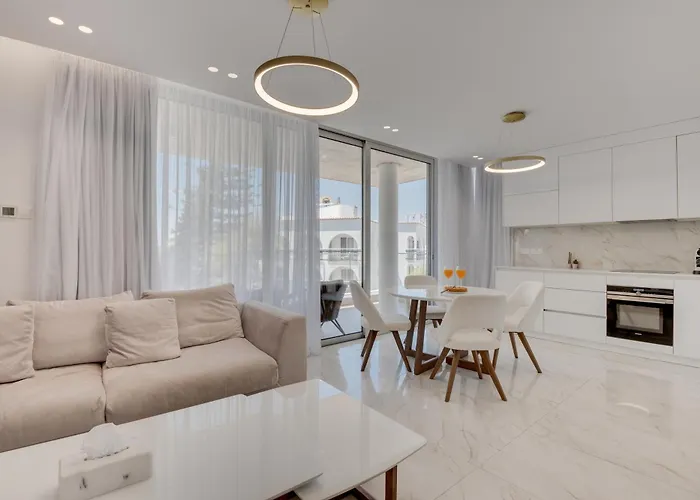 Oniro Makenzy Apartament Larnaca